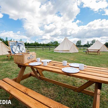 Bell Tent Glamping At Marwell Resort 윈체스터 외부 사진