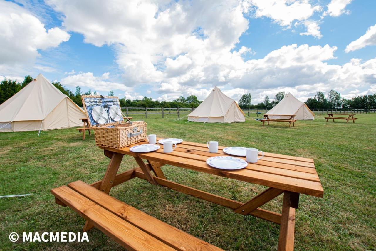 Bell Tent Glamping At Marwell Resort 윈체스터 외부 사진