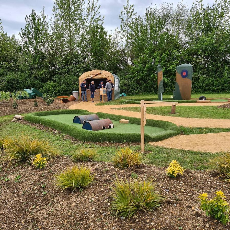 Bell Tent Glamping At Marwell Resort 윈체스터 외부 사진