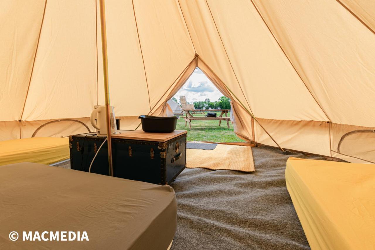 Bell Tent Glamping At Marwell Resort 윈체스터 외부 사진